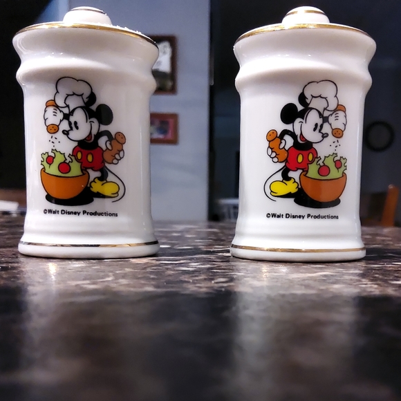 VTG 80s Disney World gold trim shaker set - Picture 4 of 5
